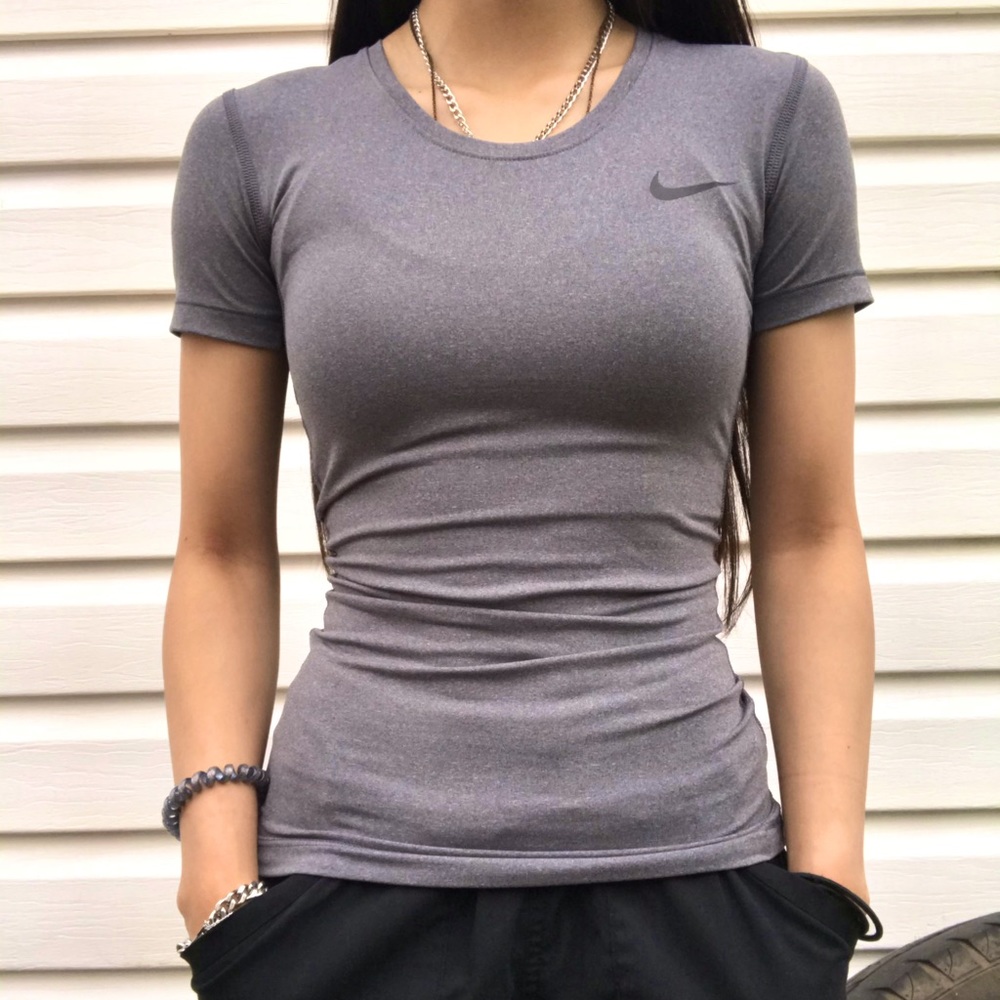 Nike - Picture 2 of 4